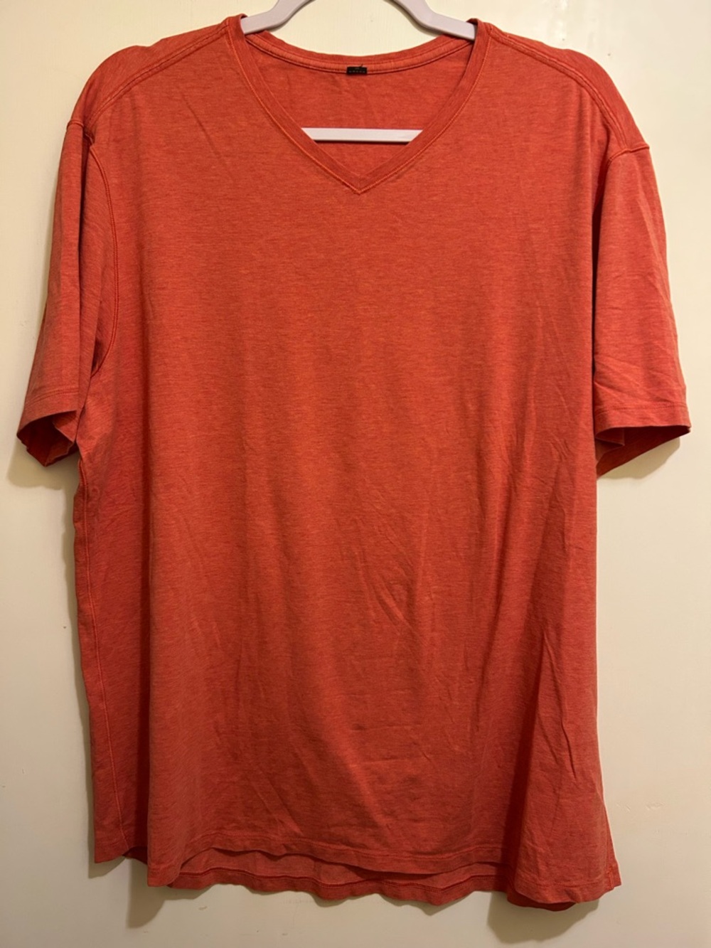 Lululemon Men's V-Neck Short Sleeve Heather Red T Shirt Size XL